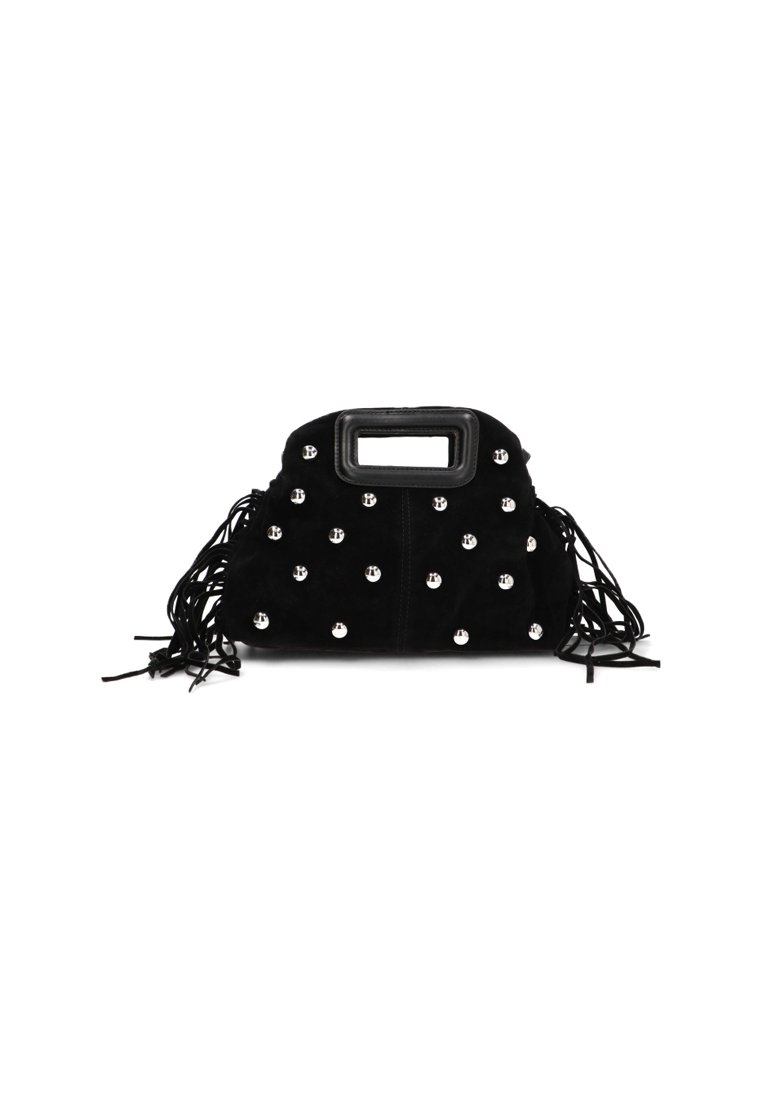 Bolso de ante negro con tachuelas plateadas, asa rectangular recortada y flecos de borlas a ambos lados.