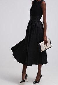 Swing Maxi šaty - black