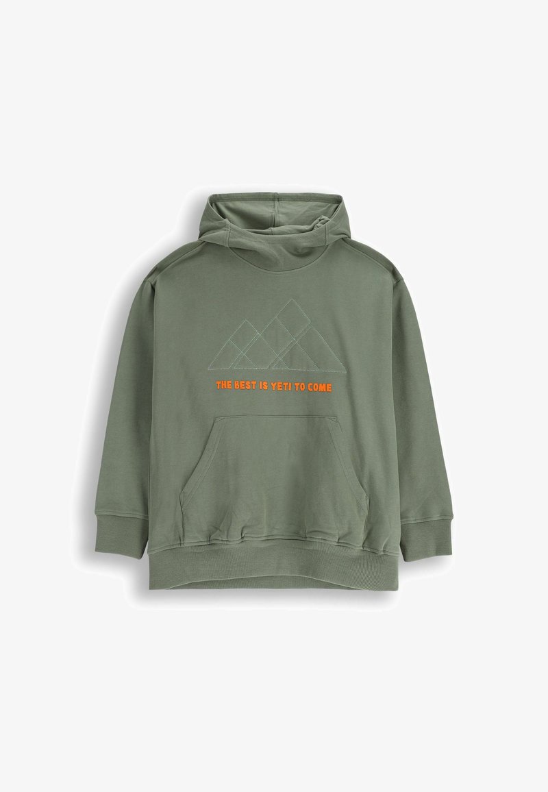 Zielona bluza z kapturem z kieszenią z przodu. Posiada grafikę gór i pomarańczowy napis "NAJLEPSZE JESZCZE PRZYJDZIE." Miękka faktura materiału.