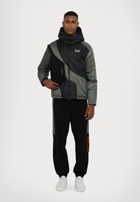 EA7 Emporio Armani GIUBBOTTO - Vinterjakke - beetle