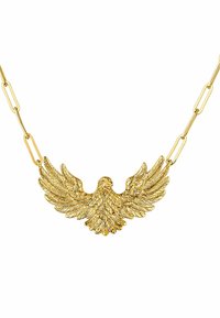 Collar de oro con un colgante detallado de un águila con las alas extendidas, unido a una cadena compuesta por eslabones alargados.