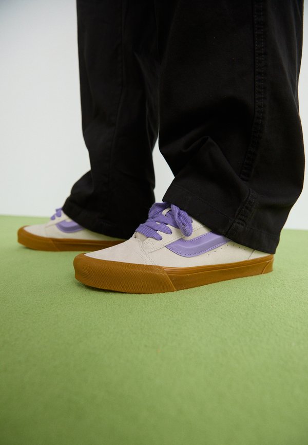 KNU SKOOL UNISEX - Skate shoes -  gum silver2