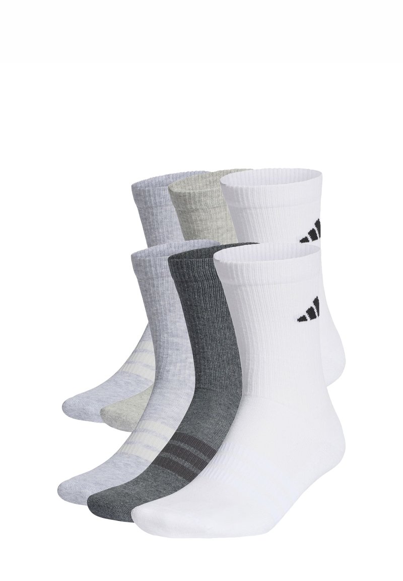 Ensemble de quatre chaussettes mi-hautes en blanc, gris clair, gris foncé et noir. Chacune présente une texture côtelée et des rayures contrastées avec un logo.
