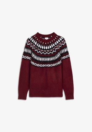 Maglione rosso lavorato a maglia con colletto tondo, yoke a motivi bianchi e neri, polsini e orlo a coste con finitura testurizzata.