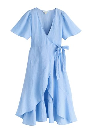 Hellblaues Wickelkleid mit kurzen, flatternden Ärmeln, V-Ausschnitt, asymmetrischem, geschichtetem Rock und seitlicher Taillenbindung.