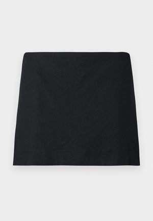 Mini falda negra de corte recto con diseño simple y sin patrones o adornos visibles, mostrada sobre un fondo blanco liso.