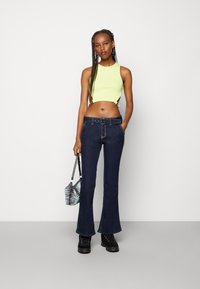 Hollister Co. - LOW RISE BOOT  - Vaqueros bootcut - blue - 1