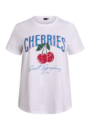 Bela majica s kratkimi rokavi z modrim napisom "CHERRIES", rdečimi češnjami z zelenimi listi in modrim tiskanim napisom "Sweet Symphony Est. 1982" spodaj.