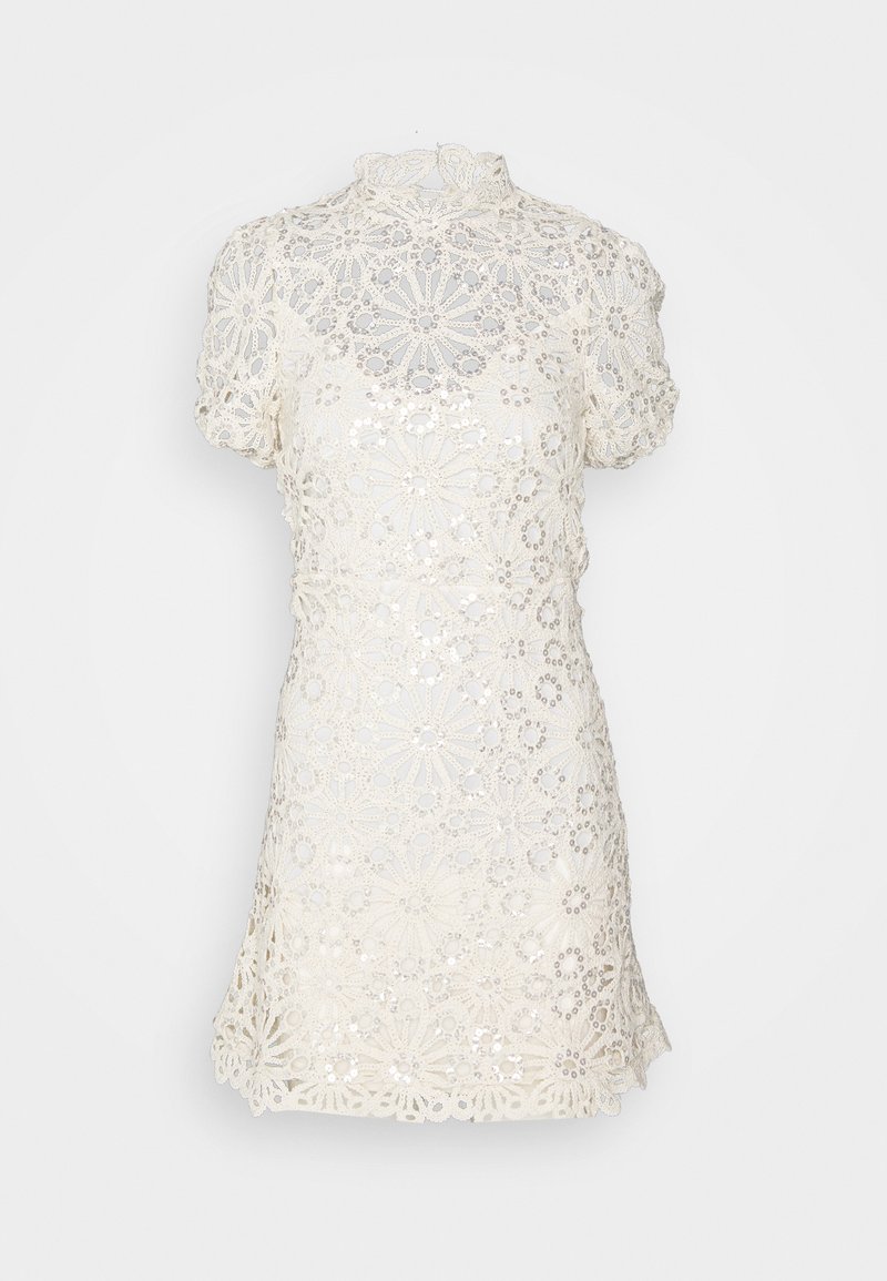 Spitzenkleid in Elfenbein mit kurzen Puffärmeln, hohem Ausschnitt, floralen Mustern und Pailletten für zusätzlichen Glanz. Der Saum ist leicht gewellt.