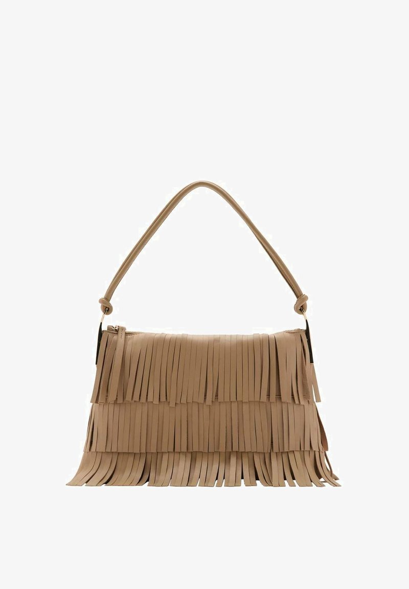 Borsa a tracolla in pelle color talpa con dettagli in frange lunghe. Presenta una sola tracolla e una chiusura a zip per garantire la sicurezza degli oggetti all'interno.