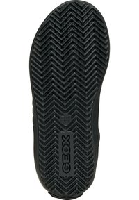 Suela de zapato de goma negra con un patrón de espiga, que presenta el logo de Geox y una superficie texturizada para mejorar el agarre y la tracción.