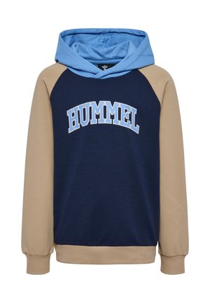 Granatowa bluza z kapturem z beżowymi rękawami i obrębem, jasnoniebieskim kapturem i napisem "HUMMEL" w jasnoniebieskim i białym kolorze na piersi.