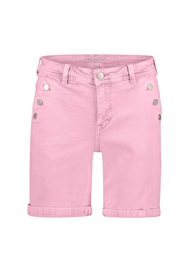 Lyserøde denimshorts med opkrøllet kant, med sølvfarvede knapdetaljer på siderne og en traditionel lukning med knap og lynlås.