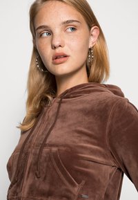 Hollister Co. Camisola com fecho - brown