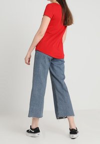Tommy Jeans Jednoduché tričko - red