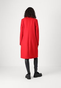 Vero Moda Tall VMFORTUNESARA LONG COAT - Klasszikus kabát - salsa