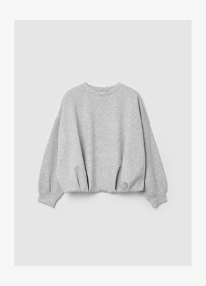 Grauer, kurz geschnittener Sweatshirt mit langen, ballonförmigen Ärmeln, rundem Ausschnitt und weicher Textur. Schlicht, einfarbig ohne Muster oder Verzierungen.