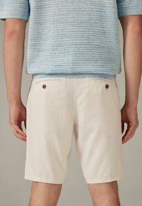 Next - REGULAR FIT - Shorts - ecru white Miniatuurafbeelding 1