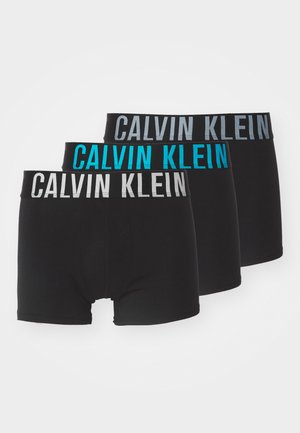 Bóxer de algodón negro con cinturilla elástica. La parte frontal de la cinturilla muestra "CALVIN KLEIN" en texto gris, azul y plata.