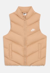 Bežna pufasta brezrokavnika s chevron vzorcem, visokim ovratnikom, sprednjim zadrgo in stranskimi žepi. Ima bel Nike logotip na levi strani.
