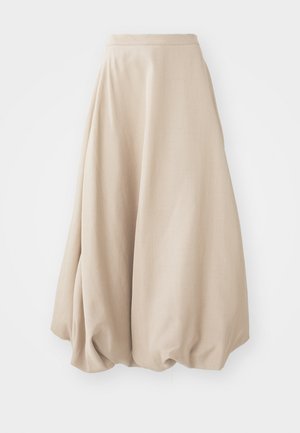 Beige ilmapallo hame, joka on valmistettu pehmeästä kankaasta. Siinä on korkeavyötäröinen malli ja runsas muotoilu, jossa on kerättyä tekstuuria helmassa.