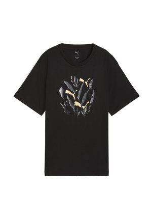 Czarny t-shirt z krótkim rękawem z centralnym nadrukiem teksturowanych ciemnych liści oraz kilkoma jasnobeżowymi logo Puma ułożonymi w okrąg.