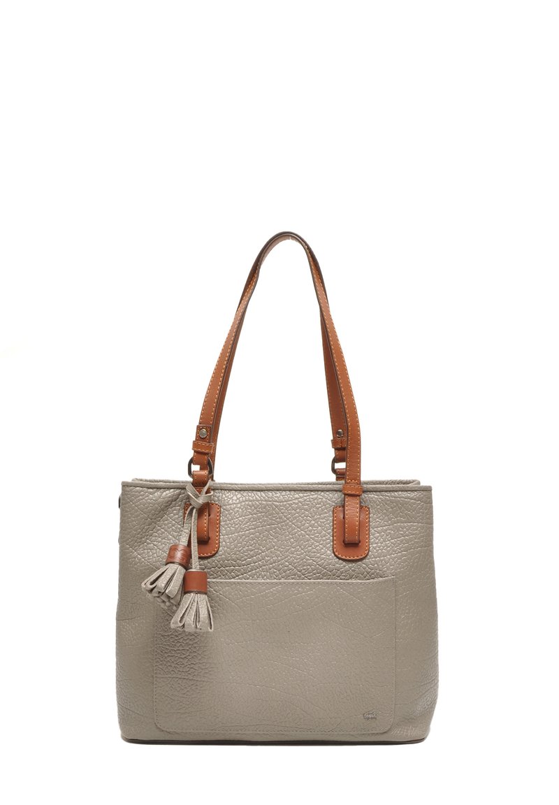 Grijze leren tote bag met een gestructureerde textuur en tan faux leren accenten, dubbele handvatten aan de bovenkant en een decoratieve kwast aan de zijkant.