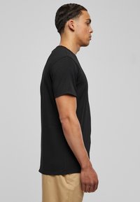 Urban Classics FITTED STRECH TEE - Basic póló - black