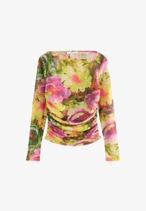 Haut à manches longues floral présentant des couleurs vives de rose, jaune et vert. Fait d'un tissu léger et légèrement transparent avec des détails froncés.