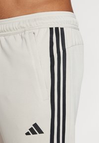 adidas Performance BASE - Tréningruha alsók - alumina/black