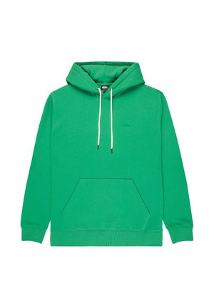 Grøn hættetrøje lavet af blødt stof, med en stor lomme foran, snøre i hætten samt ribstrikkede manchetter og kant forneden. Enkel design uden mønstre.