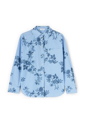 Niebiesko-biała koszula w pionowe paski z długimi rękawami, z niebieskim kwiatowym nadrukiem i kieszenią na piersi z przodu, zapinana na guziki.