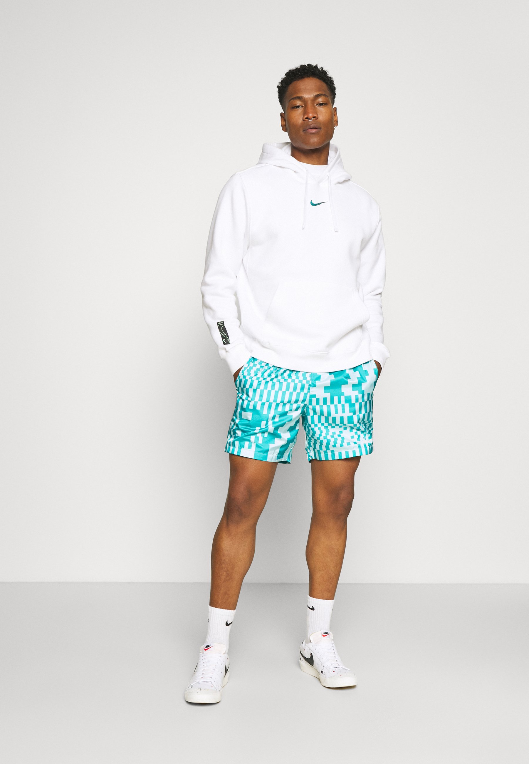 Nike Sportswear ZIGZAG FLOW - Shorts - aquamarine/menta - Zalando.it
