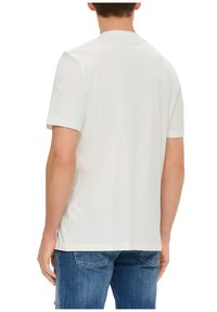 s.Oliver MIT FRONTPRINT - T-shirt print - weiß