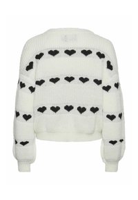 Vit stickad tröja med svarta hjärtan och horisontella ränder, med en kort design och ribbade muddar.