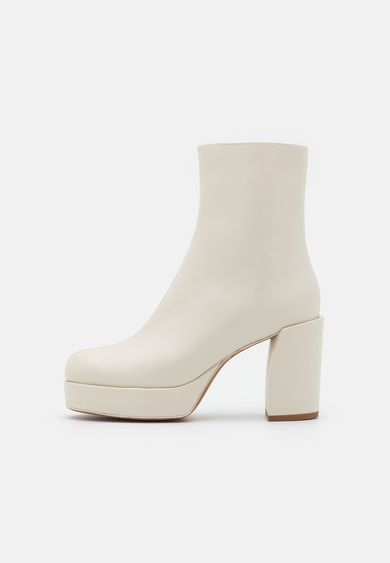 Stivaletti con plateau