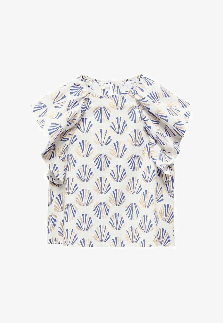 Blouse blanche avec des motifs abstraits en éventail bleus et beiges, avec des manches courtes évasées et un col rond.