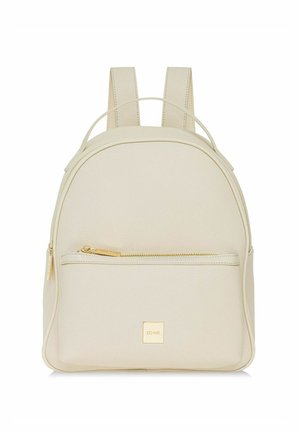 Mały kremowy skórzany plecak z przednią kieszenią na suwak, złotymi detalami zamka i dwoma paskami na ramiona.