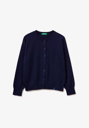 Cardigan azul marino abotonado con mangas largas y puños, cuello y dobladillo acanalados, extendido sobre un fondo blanco.