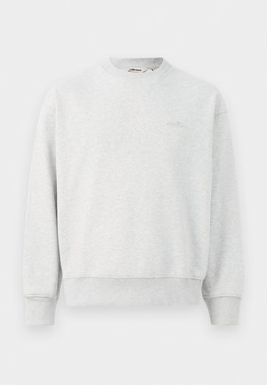 Sudadera gris con cuello redondo, puños acanalados y dobladillo. Fabricada en una tela suave, presenta un pequeño logo en el pecho.