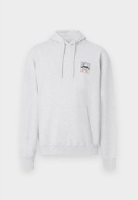 Svetlo šedá mikina s kapucňou, predným klokankovým vreckom, nastaviteľnou kapucňou a štvorcovou nášivkou s logom na ľavej hrudi s grafickými detailmi.