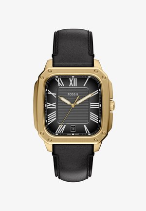 Goudkleurig vierkant horloge met een zwart leren band, voorzien van een zwarte wijzerplaat, Romeinse cijfers en een datumaanduiding op de 6-uur positie.