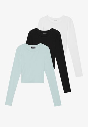 Tre lange ermede crop topper i mintgrønn, svart og hvit. Hver topp har en rund halslinje og er laget av et mykt, ribbet stoff.