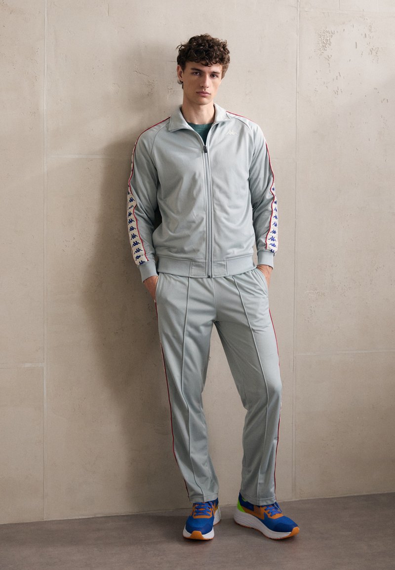 New Kids Pantaloni tuta da ragazzo - grigio: in offerta a 10.39€ su