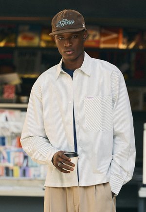 Bershka, STRIPED LONG SLEEVE - SHIRT - Chemise - white