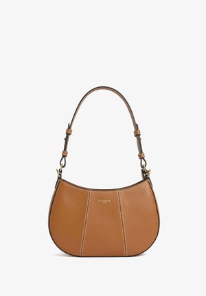 Borsa in pelle marrone con una forma curva, cuciture a contrasto e un manico corto con accenti in hardware dorato.