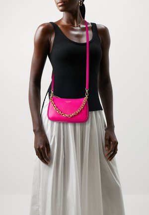 kate spade new york JOLIE SMALL CONVERTIBLE CROSSBODY - Handtas - wild raspberry