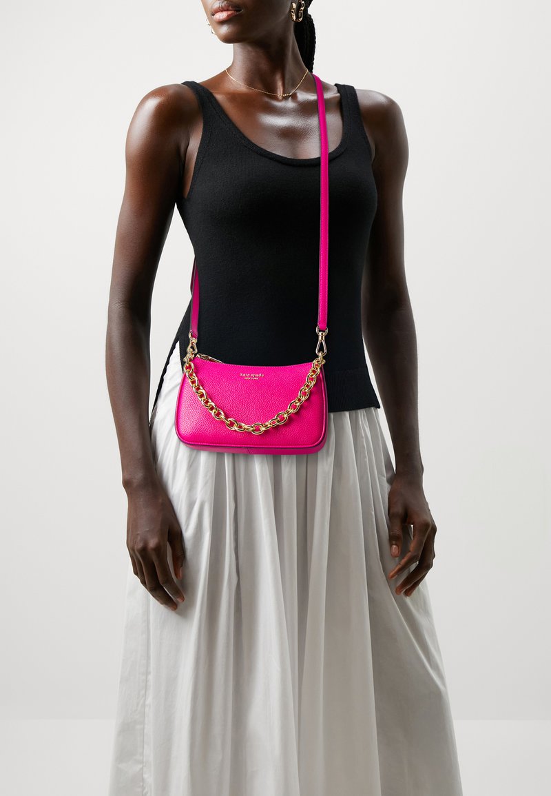 kate spade new york JOLIE SMALL CONVERTIBLE CROSSBODY - Bolso de mano - wild raspberry