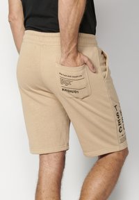 Koroshi BERMUDA JOGGER - Kratke hlače - beige