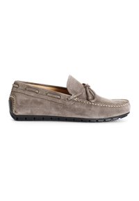 Grau Wildleder Slipper verfügen über eine abgerundete Spitze, Lederakzente, seitliche Schnürung und kontrastierende weiße Nähte auf einer strukturierten schwarzen Gummisohle.